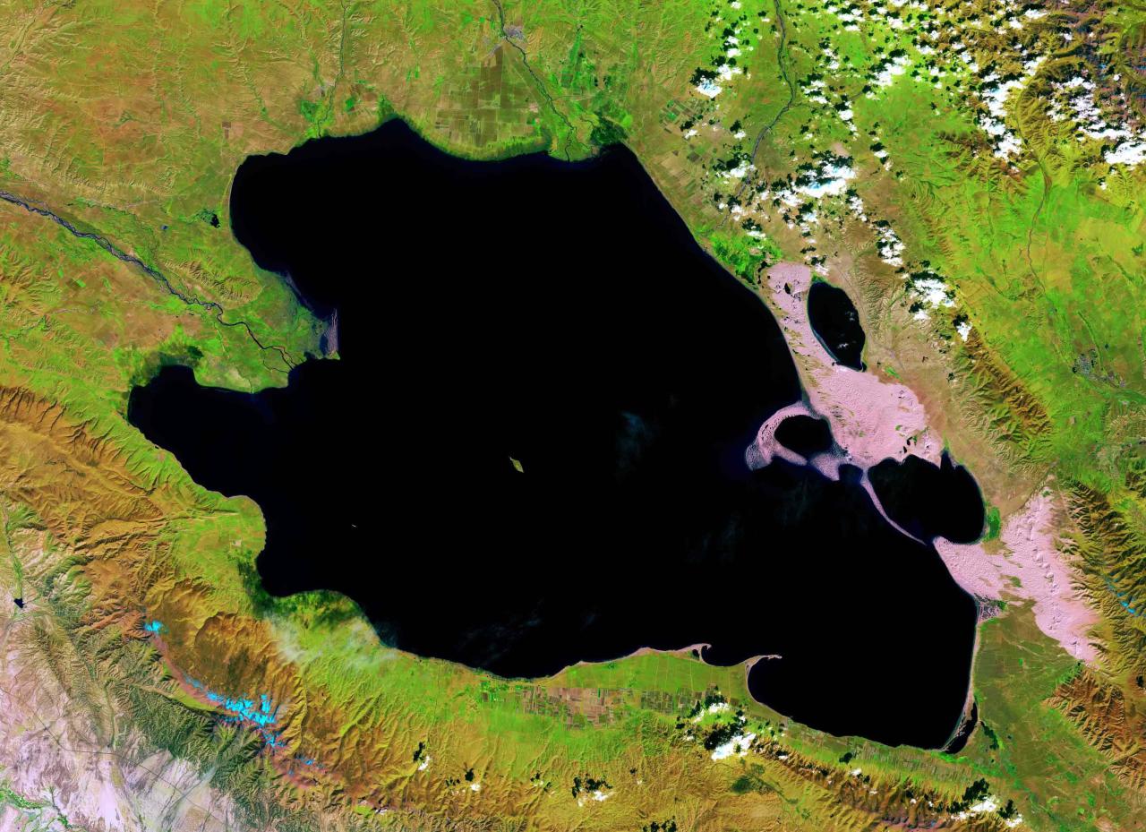青海湖是淡水湖还是咸水湖（青海湖形成咸水湖的原因）-米圈号