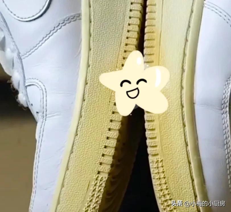 小白鞋发黄了怎么处理最简单（轻松解决小白鞋发黄的方法）-米圈号