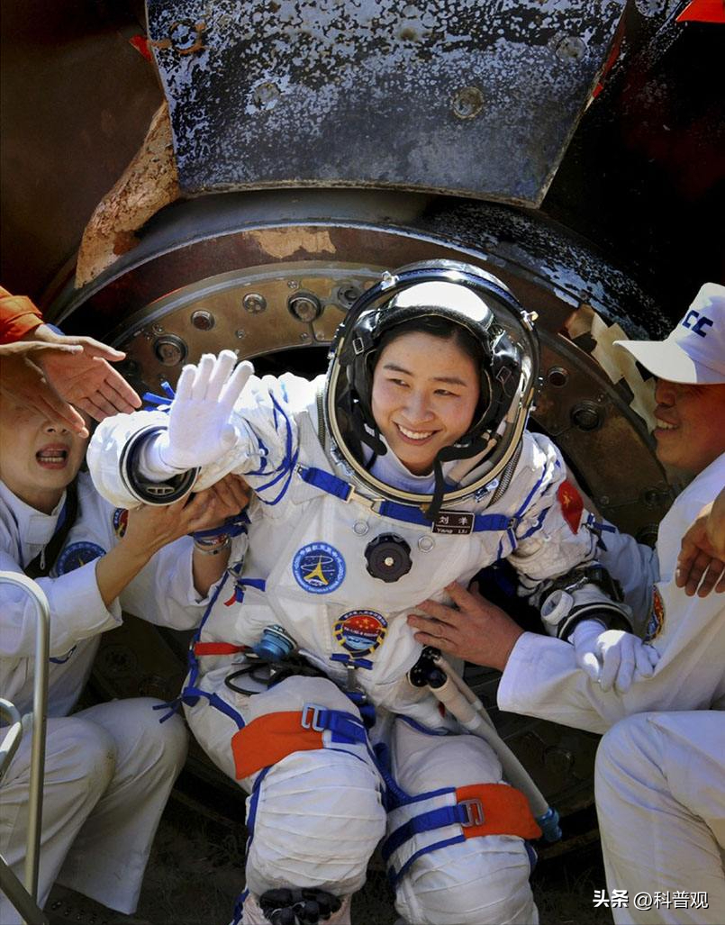 女宇航员刘洋身体哪里出现了异常（宇航员出舱后的状况）-米圈号